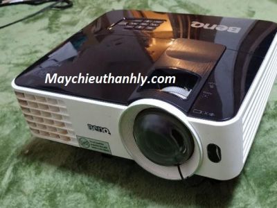 Máy chiếu BenQ MW621st cũ (chiếu gần)