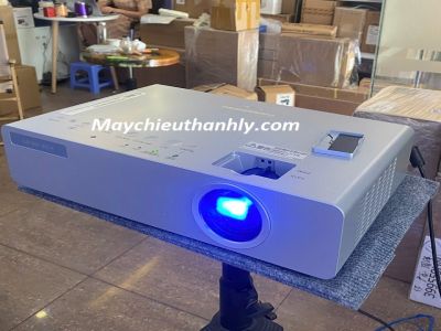Máy chiếu Panasonic PT-LB80 cũ
