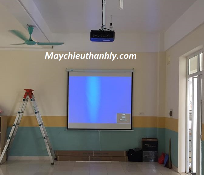 Máy chiếu dạy học giảm 50%