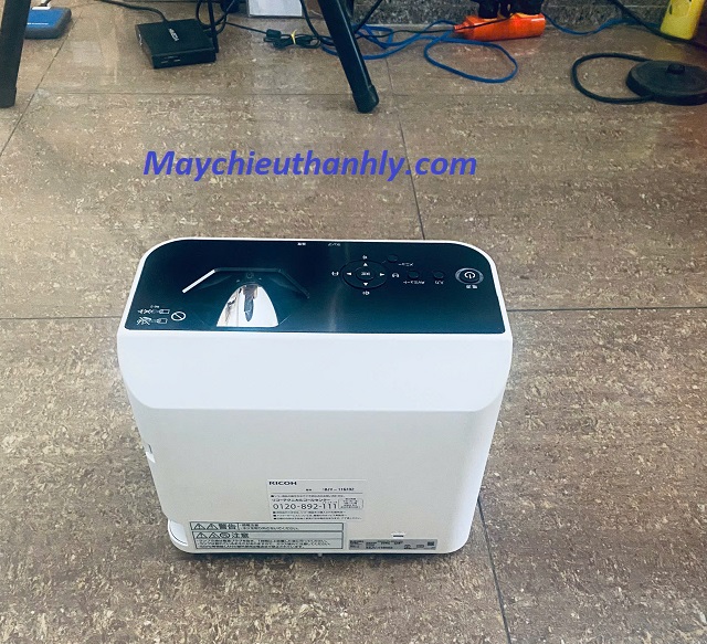 Máy chiếu siêu gần Ricoh 