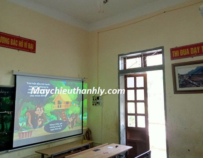 Máy chiếu dạy học