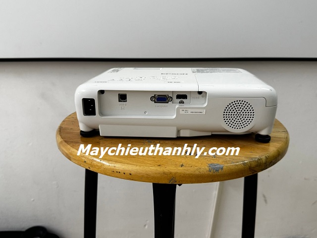 Epson eb-e01
