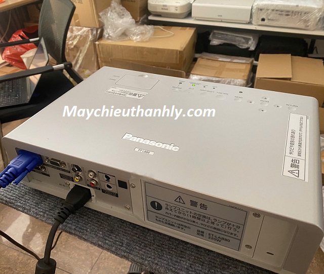 Máy chiếu Panasonic PT-LB80