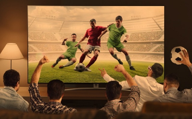 Máy chiếu cũ xem World cup