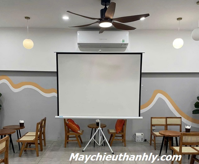 Màn chiếu 3 chân 70