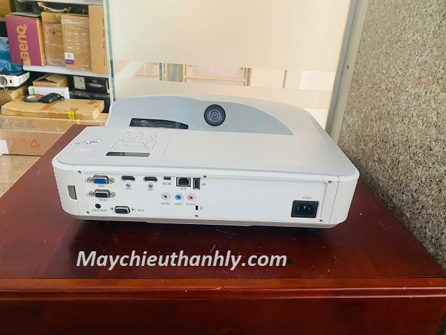 Máy chiếu siêu gần laser Sakawa SP-UW360iR