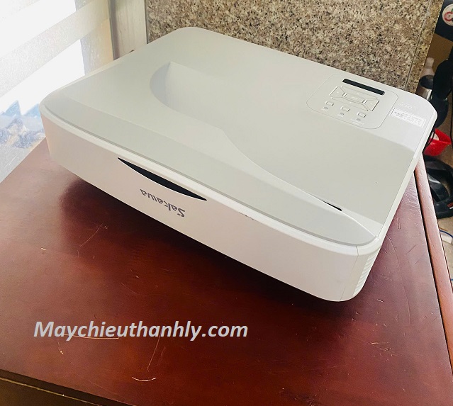 Máy chiếu siêu gần laser 