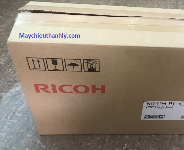 máy chiếu Ricoh Pj k111