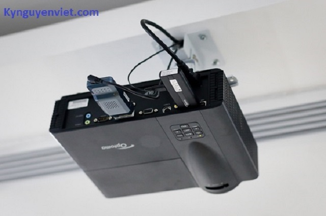 Giá treo máy chiếu Optoma